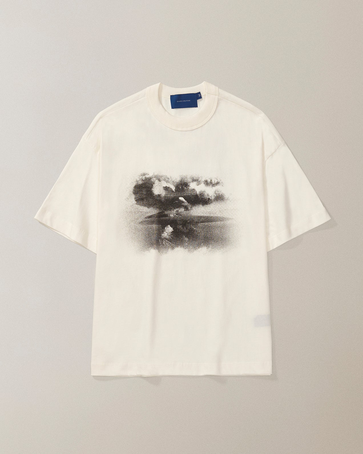 CAMISETA QC 24 DE OUTUBRO BOXY OFF WHITE