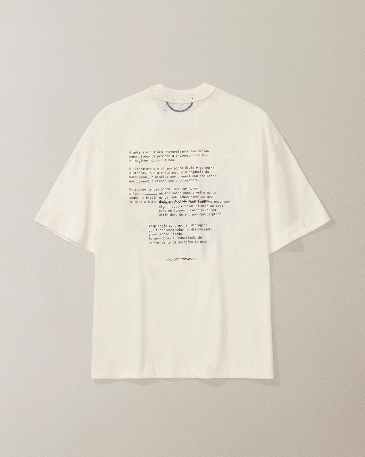 CAMISETA QC 24 DE OUTUBRO BOXY OFF WHITE