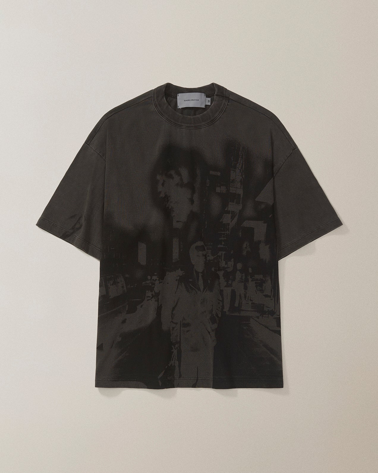 CAMISETA QC BOMBA CIDADE BOXY STONED PRETO