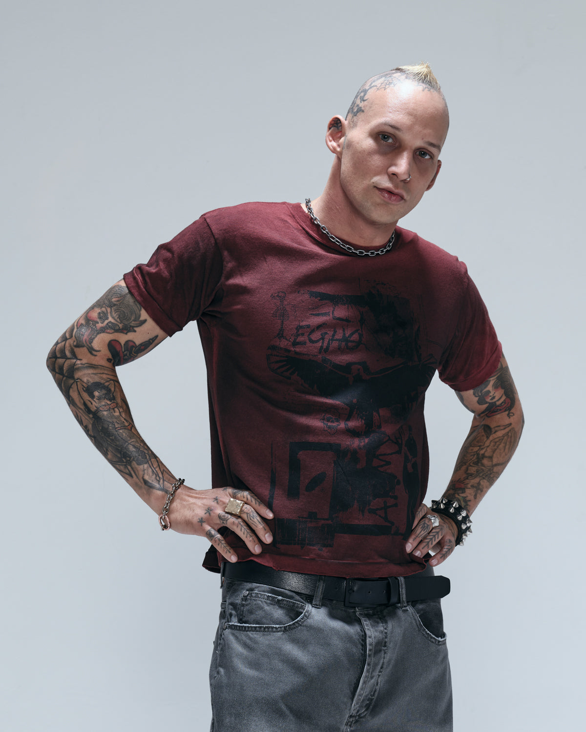 STAY WILD REGULAR GAZE TEE - BLOOD
