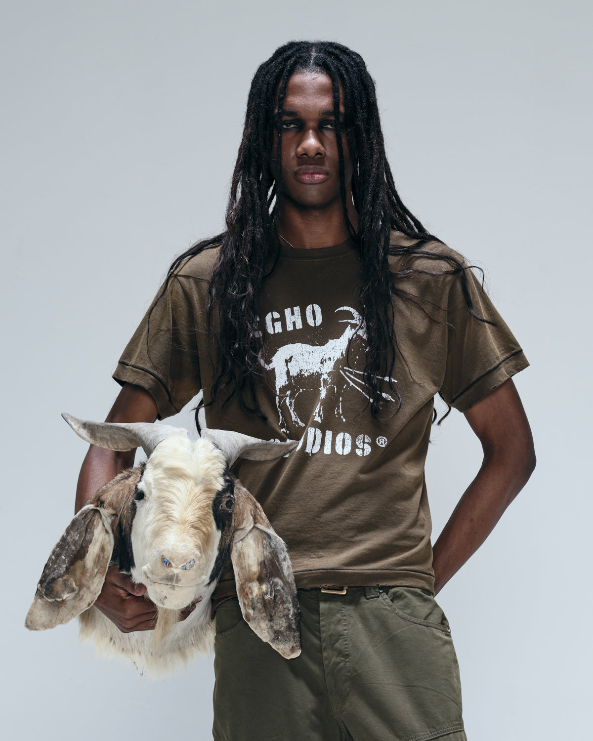 GOAT REGULAR GAZE TEE- OLIVE GREEN
