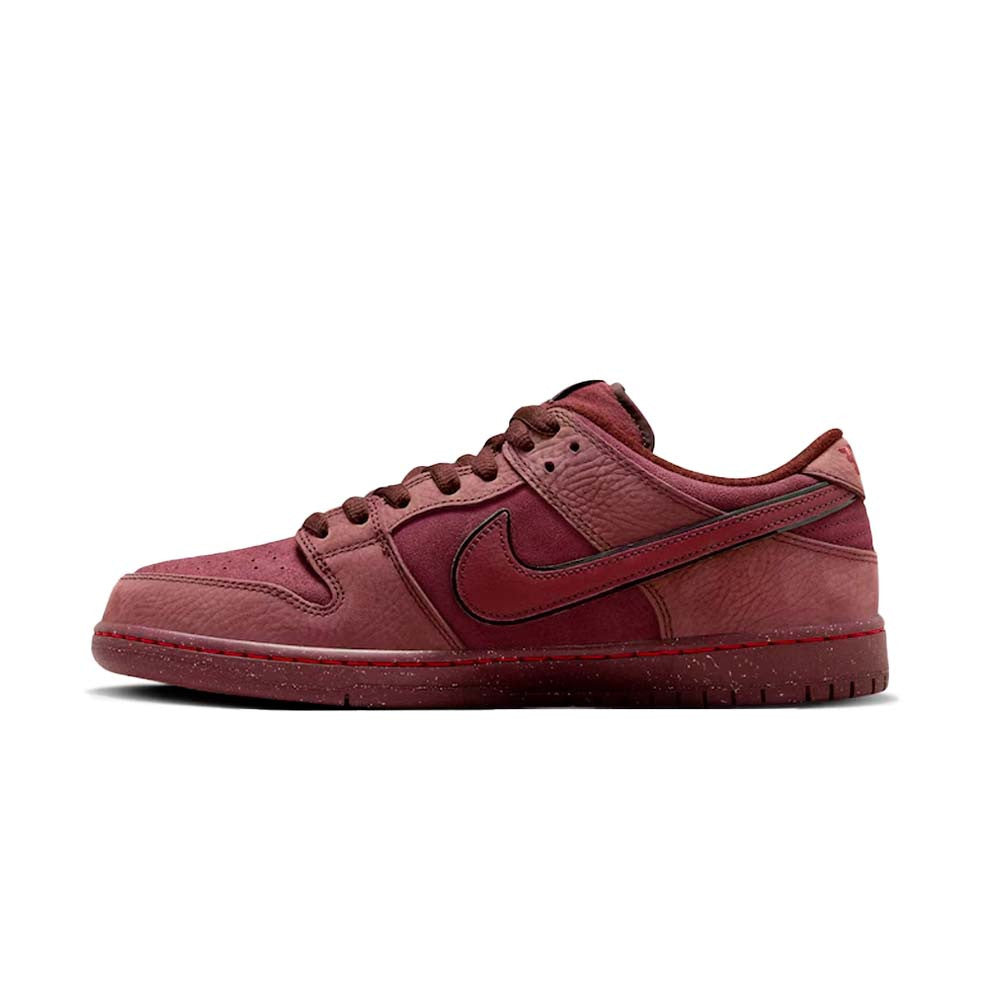 TÊNIS NIKE DUNK SB LOW "BURGUNDY CRUSH"