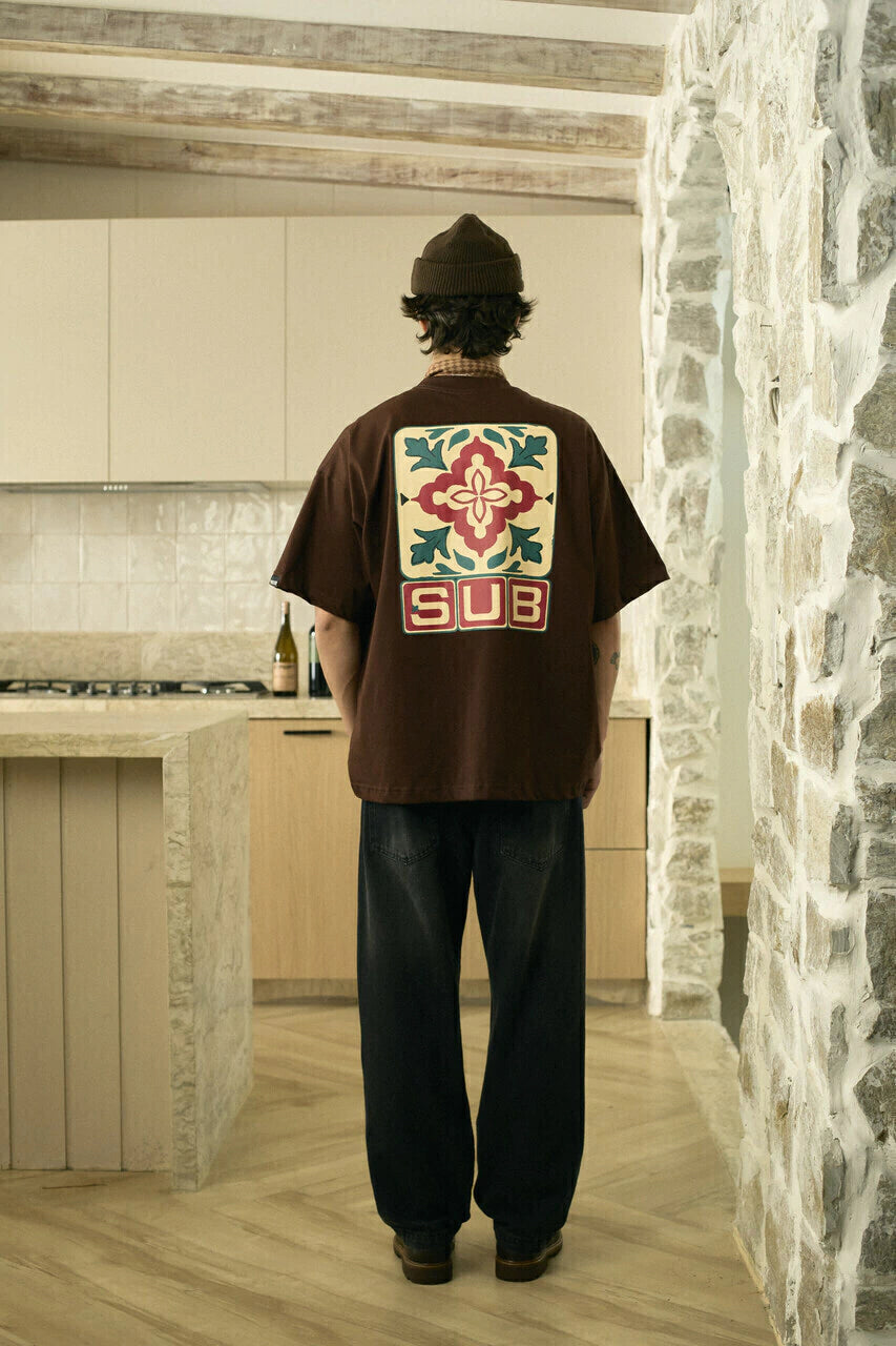 LETTER BOXY TEE MARROM