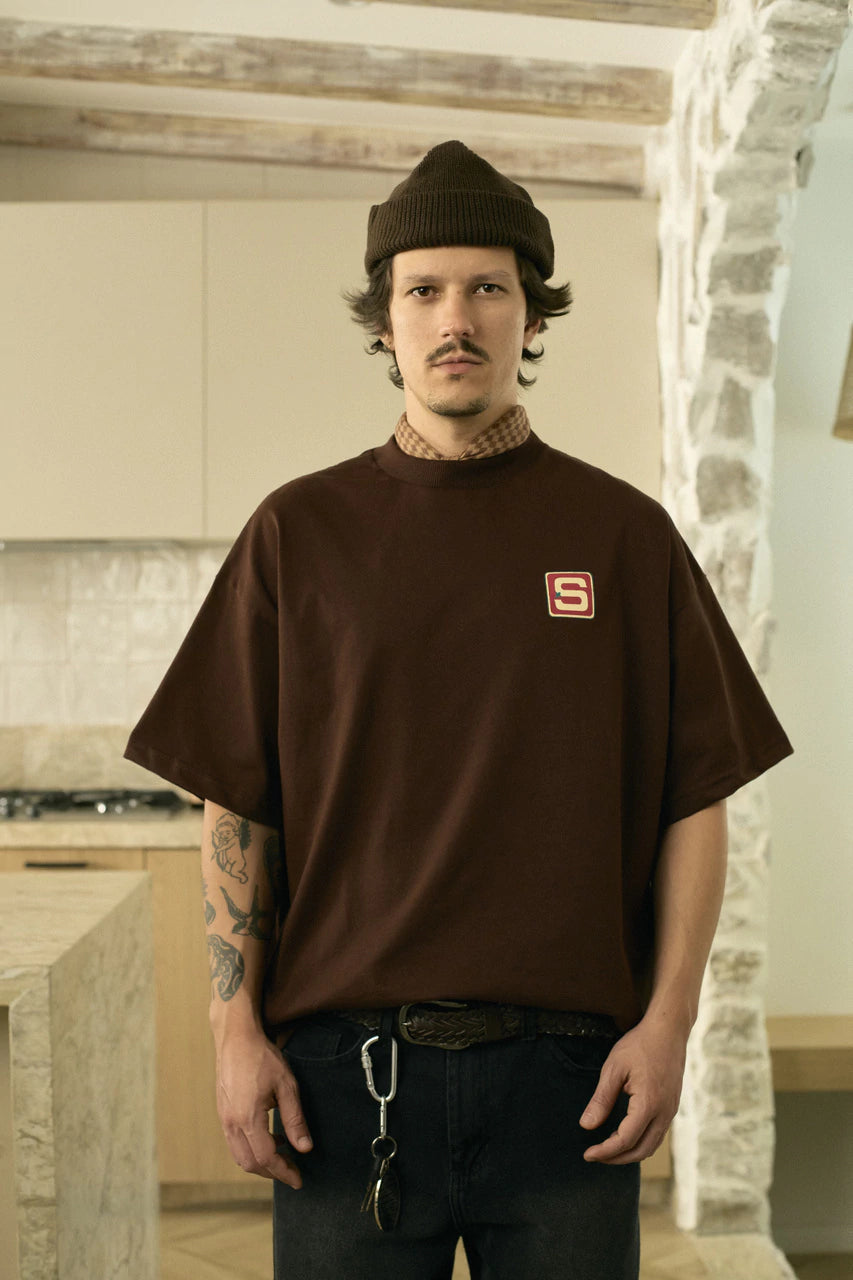 LETTER BOXY TEE MARROM