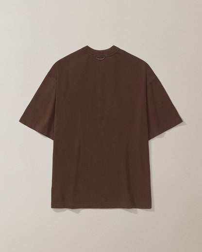 CAMISETA QC FORMIGAS BOXY STONED MARROM