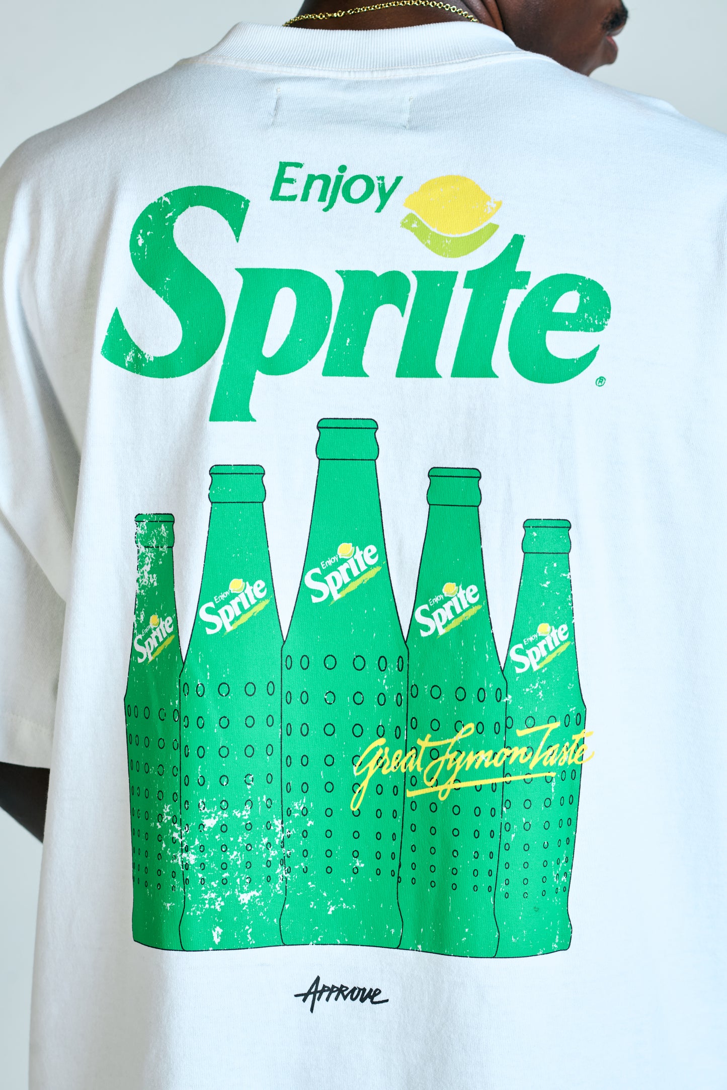 CAMISETA HUGE APPROVE X SPRITE BOTTLES OFF WHITE