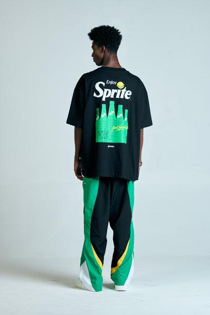 CAMISETA HUGE APPROVE X SPRITE BOTTLES PRETO