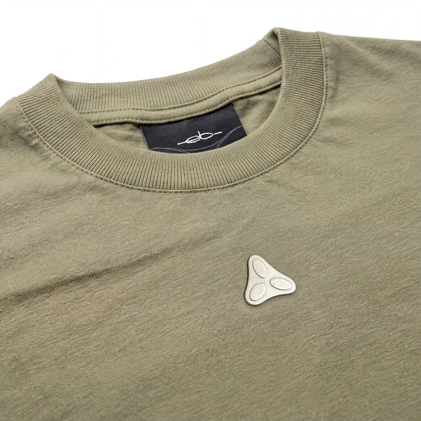 CAMISETA REGULAR   PATCH  VERDE