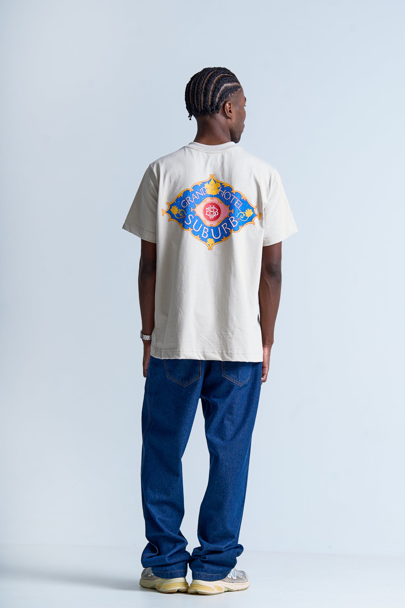 CAMISETA REGULAR GRAND HOTEL  BEGE