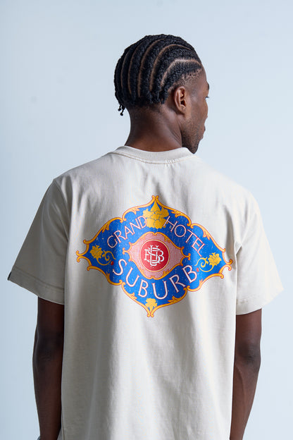 CAMISETA REGULAR GRAND HOTEL  BEGE