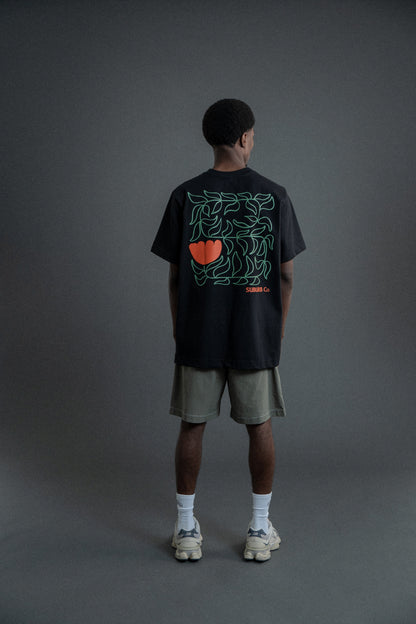 CAMISETA REGULAR FLOWERS PRETO