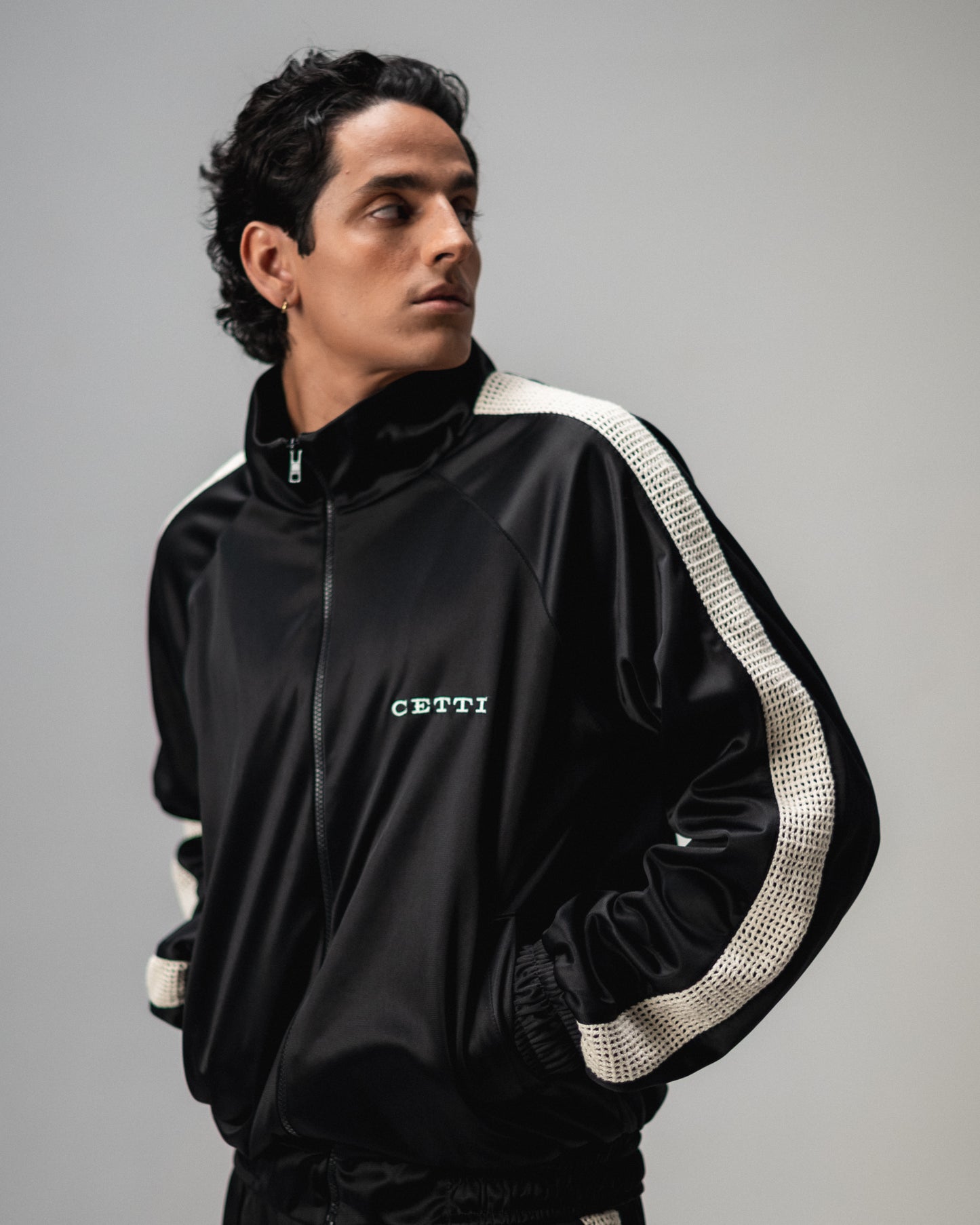 JAQUETA ESPORTIVA "VOYAGE" BLACK