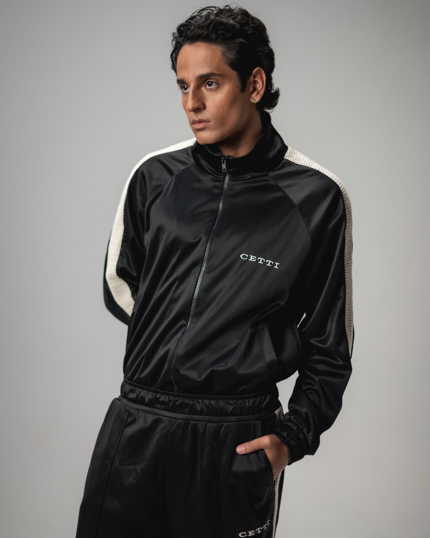 JAQUETA ESPORTIVA "VOYAGE" BLACK