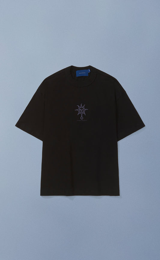 CAMISETA QC SOL EM S.A. BOXY PRETO